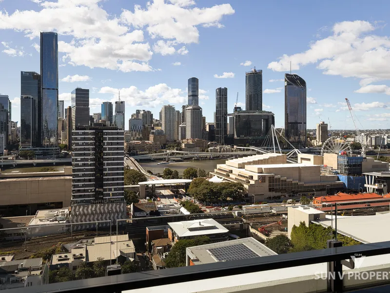 Contemporary two-bedroom apartment with stunning city view & walking distance to Brisbane State High