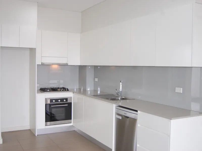 MODERN ONE BEDROOM APARTMENT- ONE WEEKS RENT FREE.