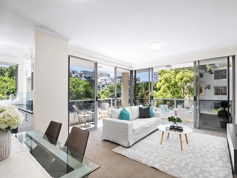 SUNDRENCHED & IMMACULATE TWO BEDROOM APARTMENT WITH LEAFY ASPECT IN GREAT LOCATION