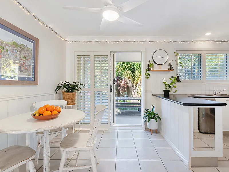 Quality Townhouse in Desirable Parkland Pocket