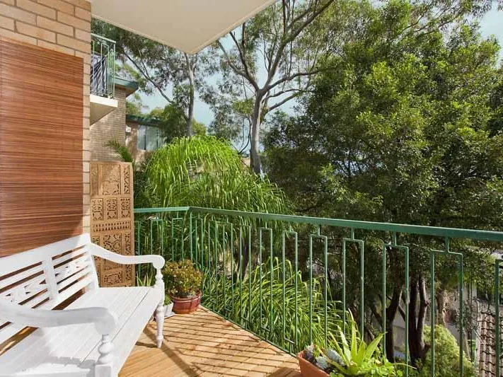 Well Presented 2 Bedroom Apartment with Views