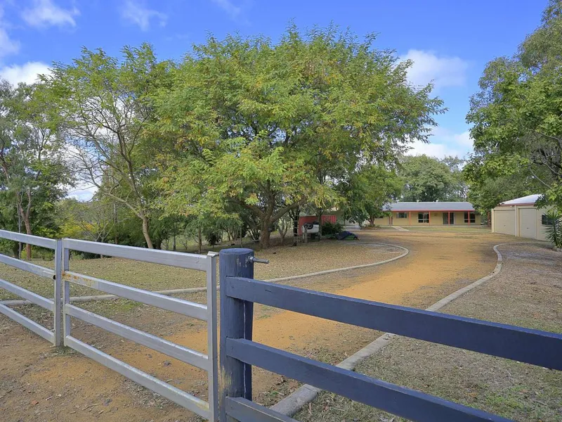 15M X 10M HIGH CLEARANCE SHED + 26.3 FENCED ACRES + 4 BEDROOM HOME + 2 BATHROOMS + 9M X 7M CARPORT