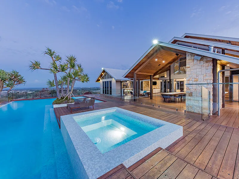 The home with everything - Prestigious, convenient, spacious and modern