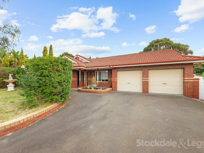 THE FULL FAMILY PACKAGE ON A 915M2 BLOCK WITH WORKSHOP!!