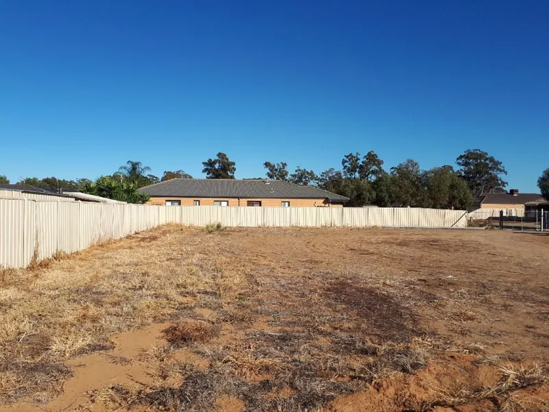 668 m2 fully fenced block with pool, gym, bowling green & more.