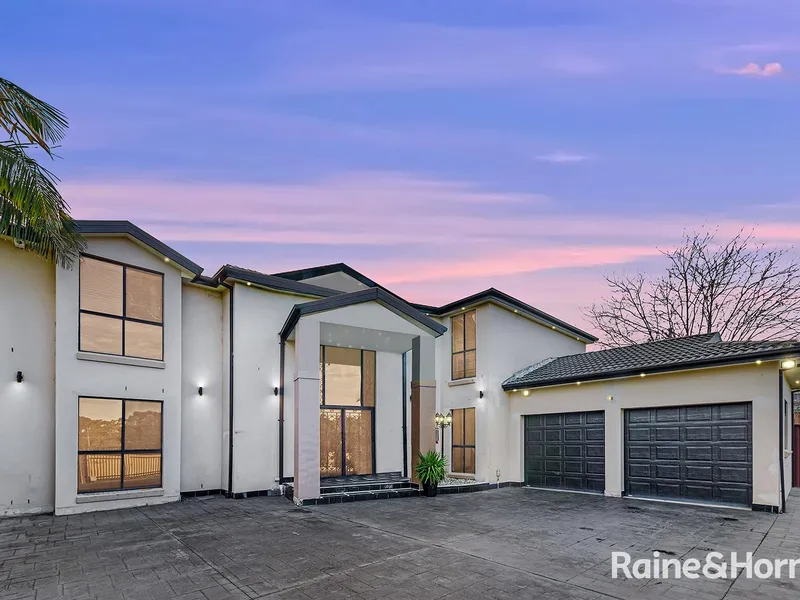 Classically Elegant Family and Entertainers' Sanctuary in the Most Central Suburb