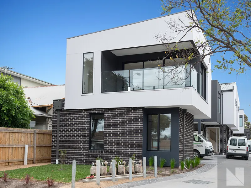 Stunning Townhouse!!