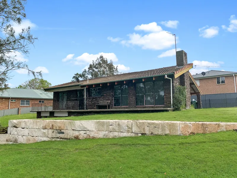 Peaceful Waterfront Location with Magical Views