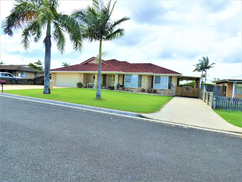 FOR LOVERS OF SPACE AND QUALITY!!   LOOKING FOR AN IMMACULATE BRICK & TILE HOME IN CENTRAL TIN CAN BAY?  THEN YOU MUST INSPECT THIS 36.5SQ HOME!!