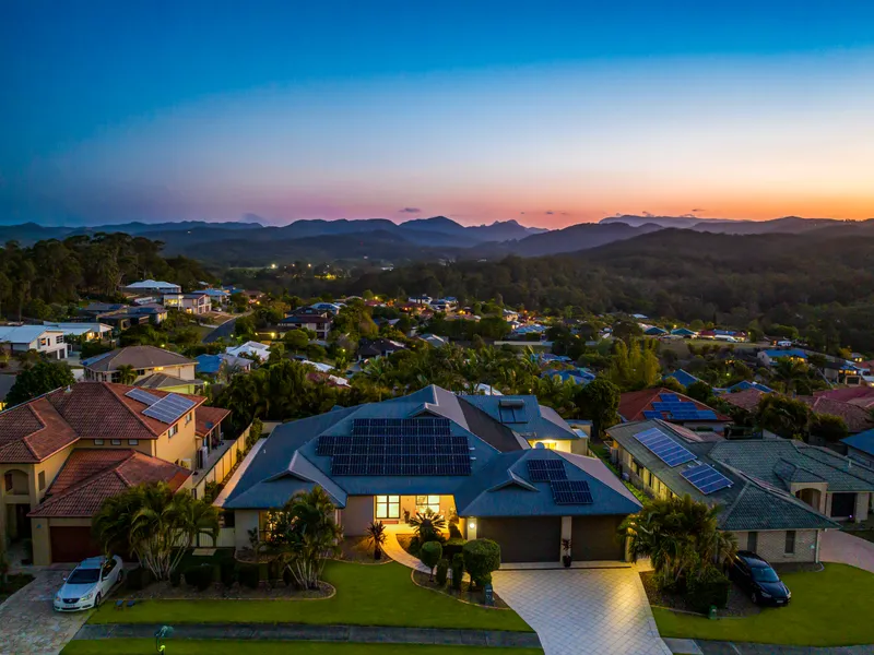 Massive 383sqm home with triple garage to fit caravan or boat