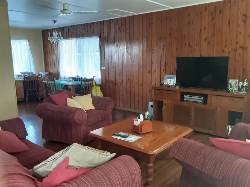 7 BEDROOMS + 1 BEDROOM STUDIO