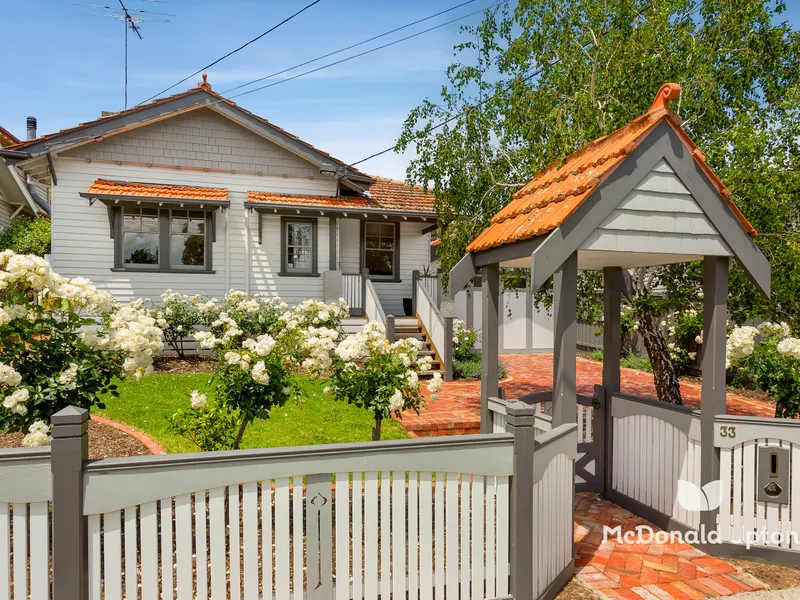 PERFECTLY POSITIONED IN EXCLUSIVE POCKET - close to all amenities!