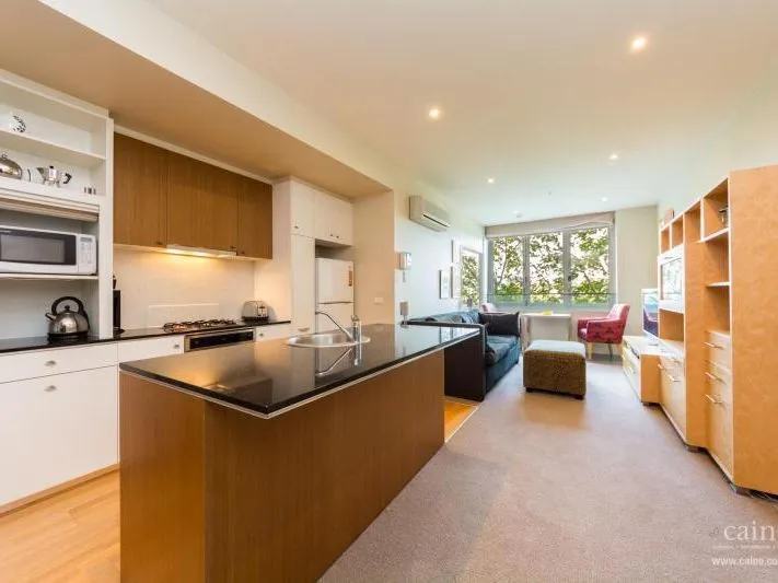FULLY FURNISHED - OPPOSITE THE MCG
