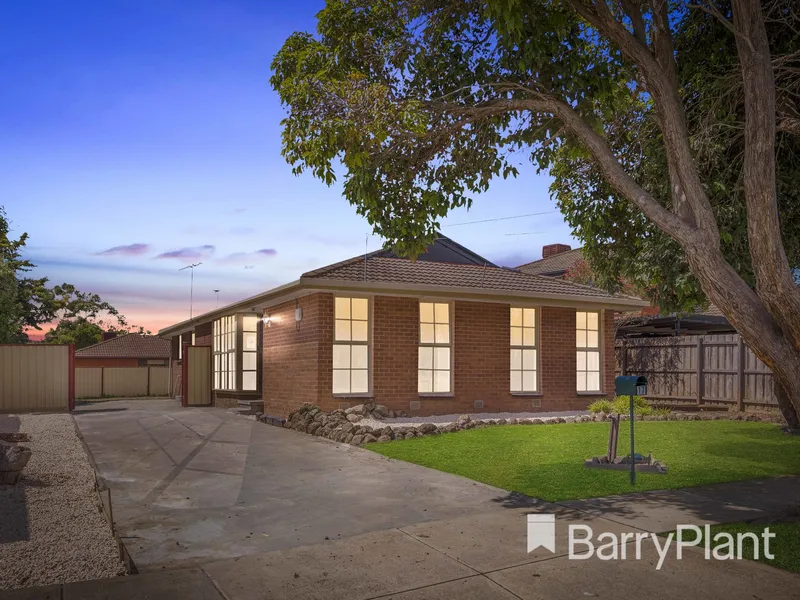 Positioned Perfect in the Famous Mossfiel Estate!