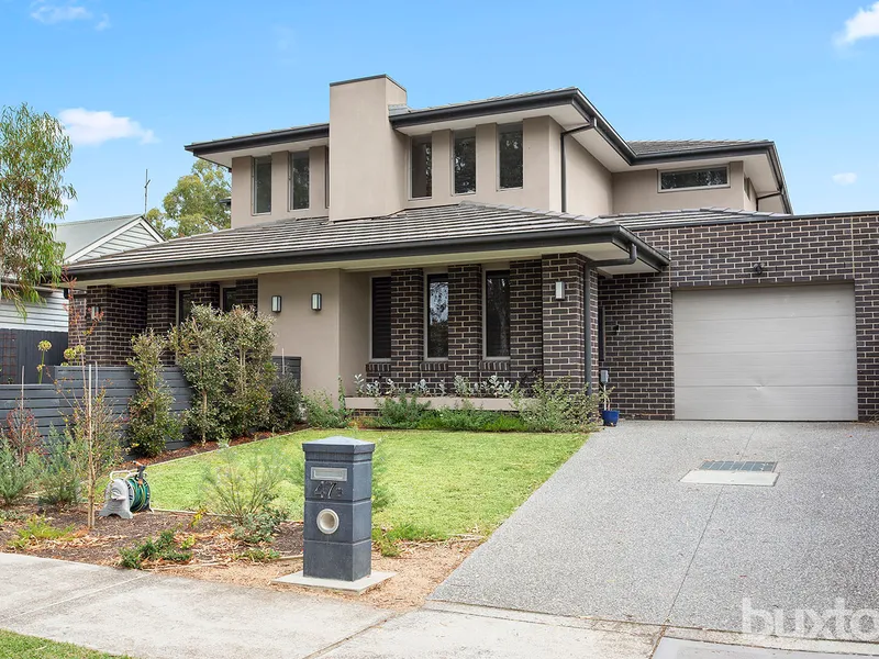 HUGE LUXURIOUSLY APPOINTED 3BR HOME OPPOSITE GOLF COURSE