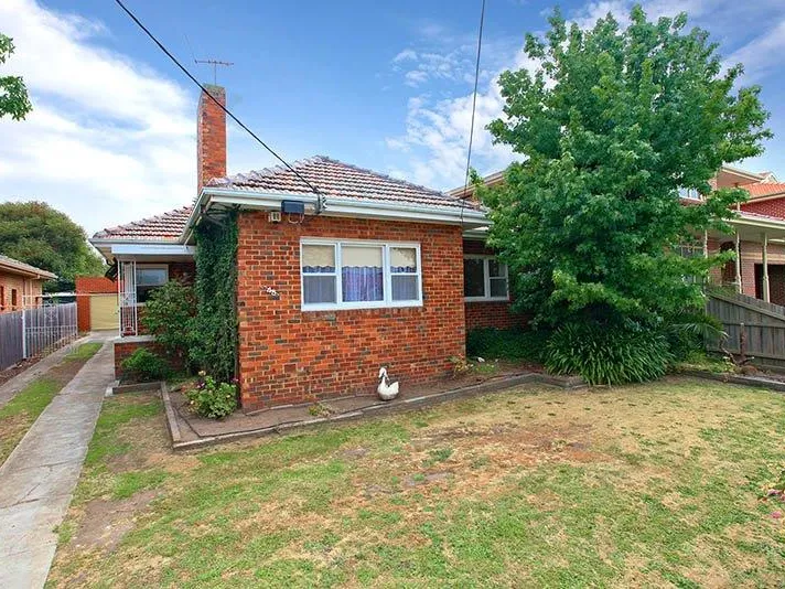 TERRIFIC HOME IN STRATHMORE SECONDARY COLLEGE ZONE..