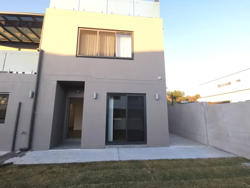 Large 3 bedroom Granny Flat for lease