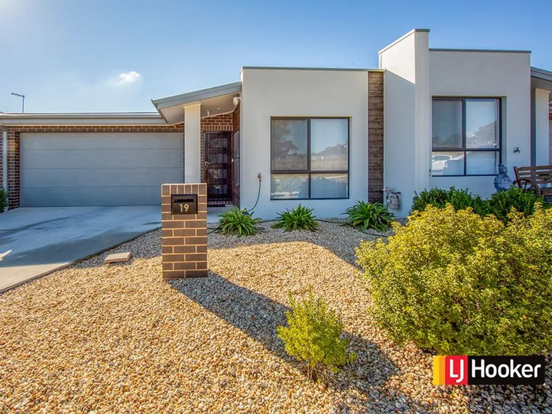 Modern 4 Bedroom Home in Stunning Throsby