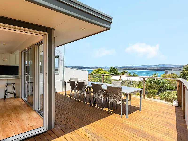 SPECTACULAR HOME - BEACHSIDE LIFESTYLE