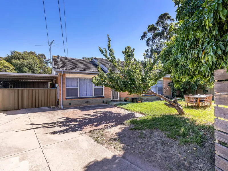 3 BEDROOM FAMILY HOME SET ON 763 SQM APPROX & 1 STREET FROM LINEAR PARK