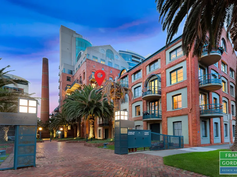 WATERFRONT APARTMENT WITH STUNNING VIEWS