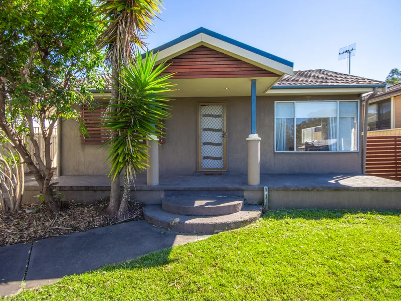 Modern Design 2 Bedroom Home Plus Study