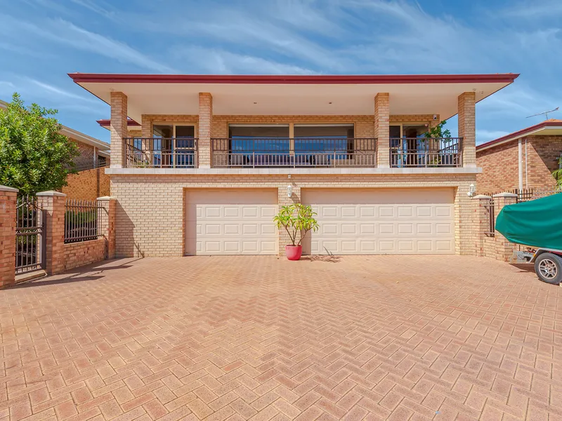 Expansive Family Home on Quiet Cul-De-Sac!