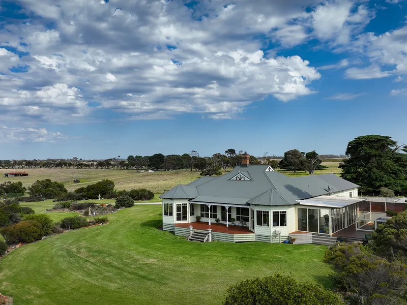 EXPRESSIONS OF INTEREST INVITED - SIGNIFICANT ARCHITECTURALLY DESIGNED HOME ON 1.005HA(Plus Private road reserve)