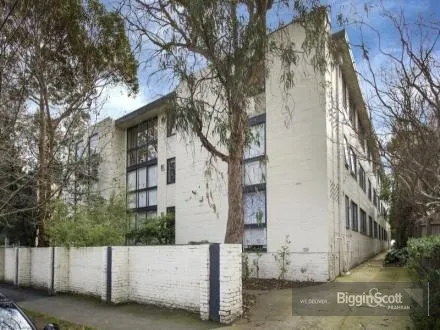 Spacious Ground Floor One Bedroom Apartment