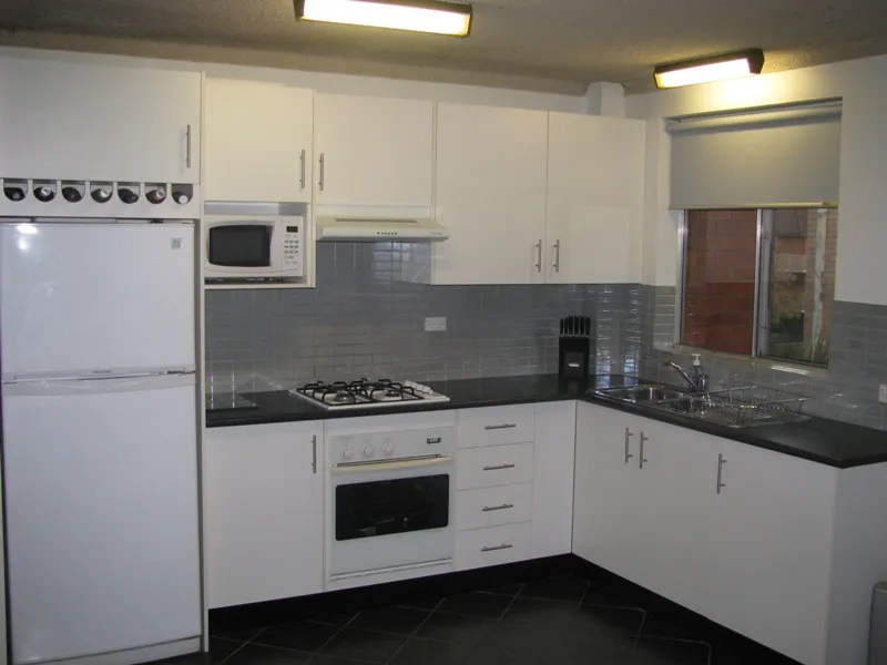 2 Bedroom Unit Close To Station