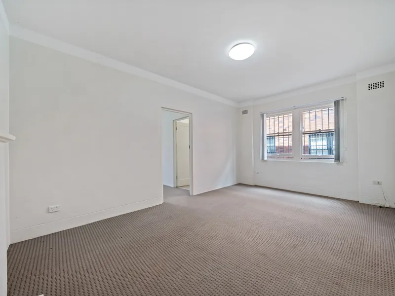 Newly Renovated One Bedroom Plus Sunroom Apartments Available For Lease