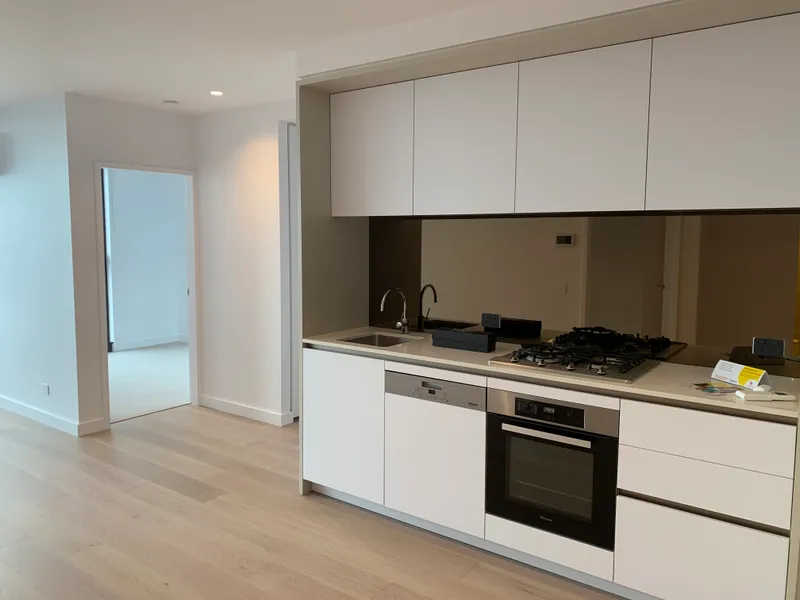 Brand New Spacious 2 Bedrooms Apartment at Melbourne Quarter!