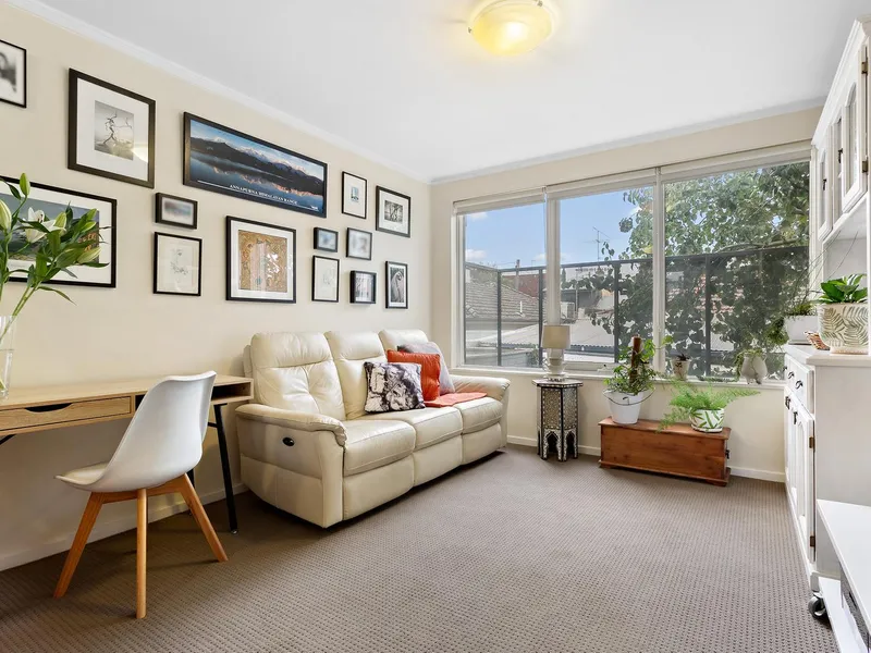 Richmond Hill Pad in a Quiet Garden Oasis