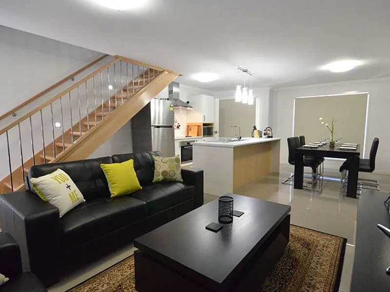 EXECUTIVE LIVING WITHIN WALKING DISTANCE TO THE CBD - Furnished or unfurnished options