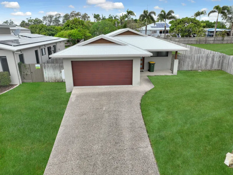 Luxurious modern living in ideal location!