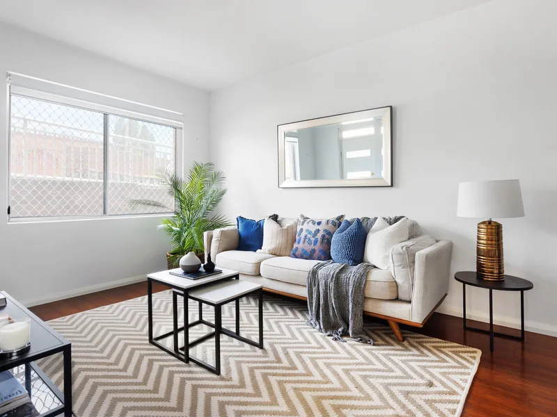 Lifestyle appeal in a smartly renovated apartment