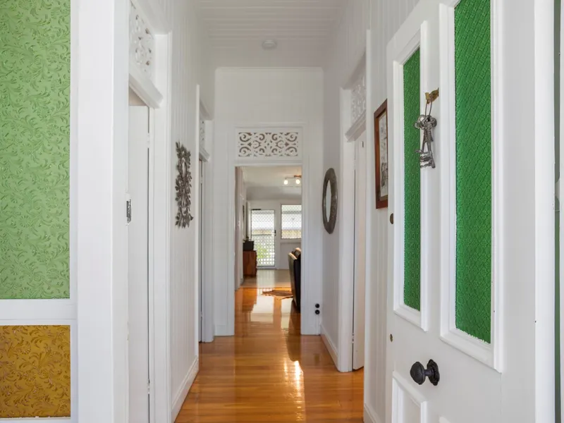 CIRCA 1914 IMMACULATE HOME 809 M2