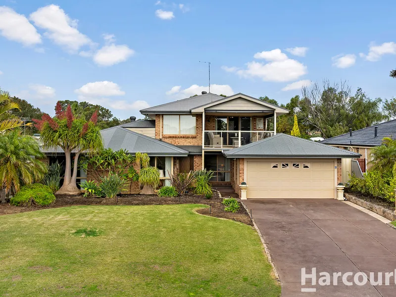 Stunning Two-Storey Home with Shed & Parking for 6 cars!