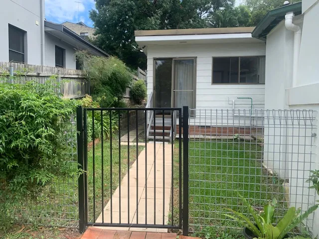 Self contained granny-flay with huge (share backyard)