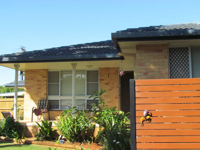 2 Bedroom Unit Close to Town