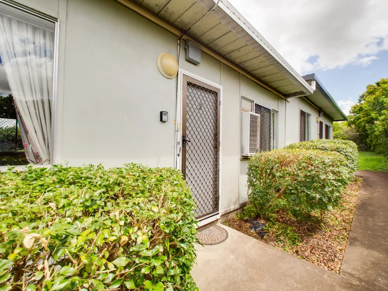 Neat and Tidy Two Bedroom Unit in Central Location!