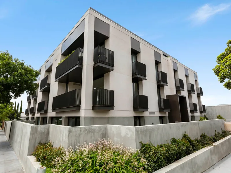 Brand New 3 Bedroom Apartment With 2 Secure Basement Carpark