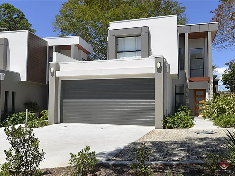 Luxury house on the highest of the street