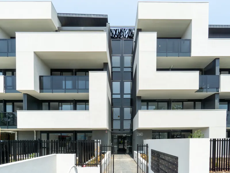 Modern! Convienent! Heart of BOOMING EAST! 