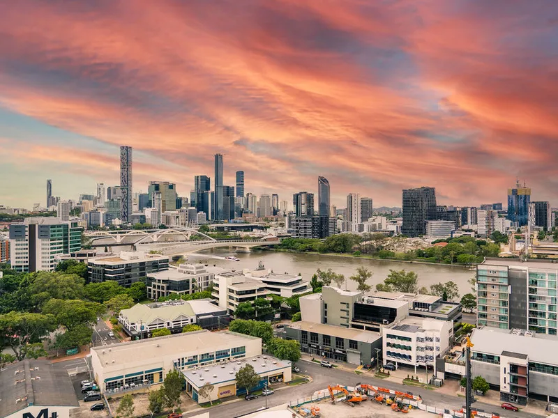 CITY AND RIVER VIEWS AS THE BACK DROP TO YOUR LIFE!