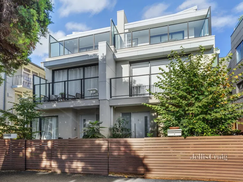 Spacious interiors, enticing location