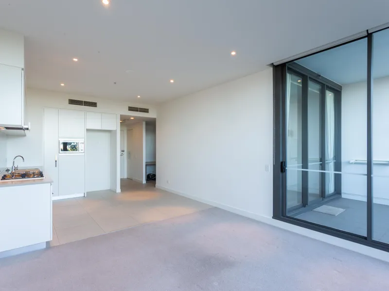 Spacious and bright one bedroom unit in Pinnacle by Mirvac