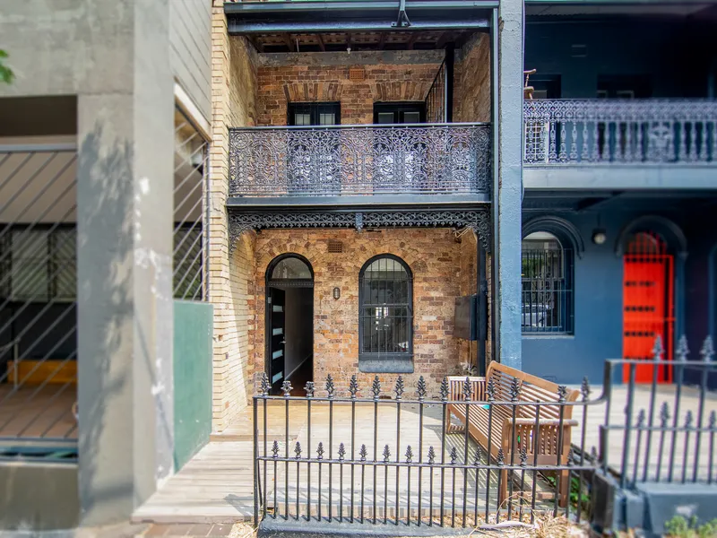 Spacious Updated Terrace 