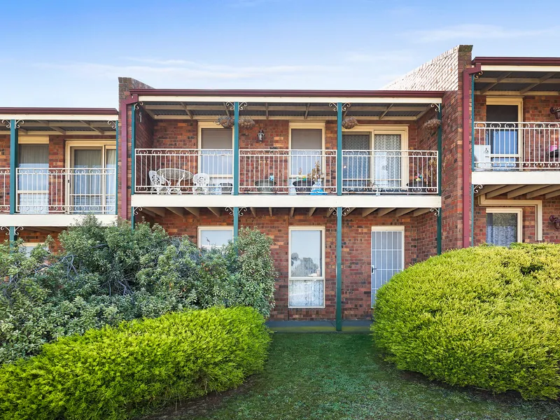 Spacious Townhouse With Gardener Included!