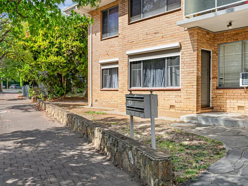 Easy-care unit on the fringe of the Adelaide CBD